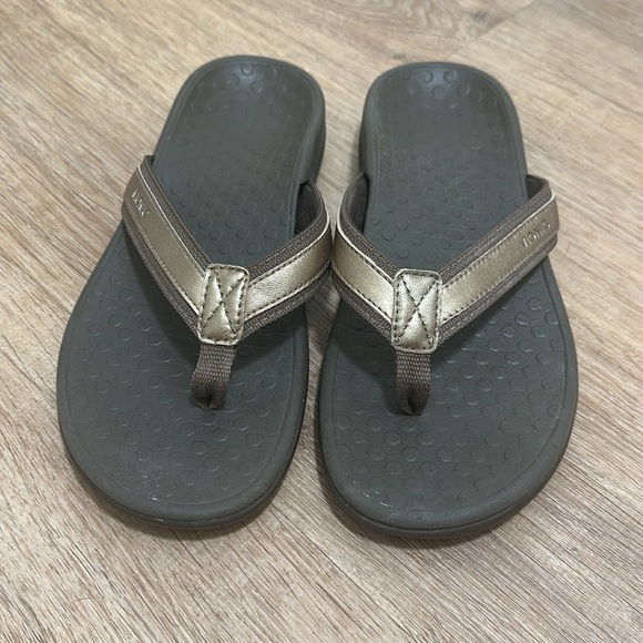 VIONIC | Women's Tide II Toe Post Flip Flop Sandals - Picture 2 of 7